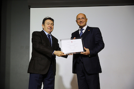  AGÜ’den Fahri Profesörlük Unvanı...